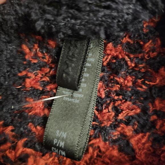 Skims Buffalo Plaid Sweater Medium Red Black Hooded Knit Pullover Hoodie Warm - Picture 2 of 2